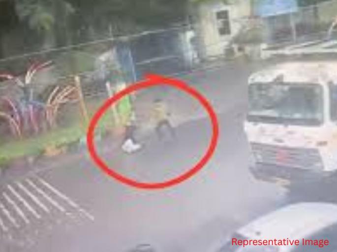 Pune Crime: Nashik girl attacked by a coyote in Hinjewadi! Young man tries to commit suicide over love affair | Pune Crime: नाशिकच्या तरुणीवर हिंजवडीत कोयत्याने हल्ला! प्रेमप्रकरणातून तरुणाने केला जीव घेण्याचा प्रयत्न Pune Crime: Nashik girl attacked by a coyote in Hinjewadi! Young man tries to commit suicide over love affair | Pune Crime: नाशिकच्या तरुणीवर हिंजवडीत कोयत्याने हल्ला! प्रेमप्रकरणातून तरुणाने केला जीव घेण्याचा प्रयत्न