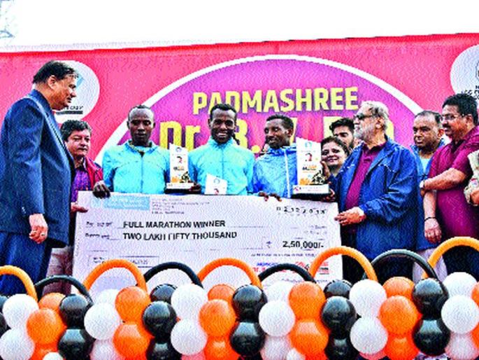 Pune Marathon champion in nabikera nabike! | व्यवसायाने नाभिक असलेला डेबेबे ठरला पुणे मॅरेथॉनमध्ये चॅम्पियन! Pune Marathon champion in nabikera nabike! | व्यवसायाने नाभिक असलेला डेबेबे ठरला पुणे मॅरेथॉनमध्ये चॅम्पियन!