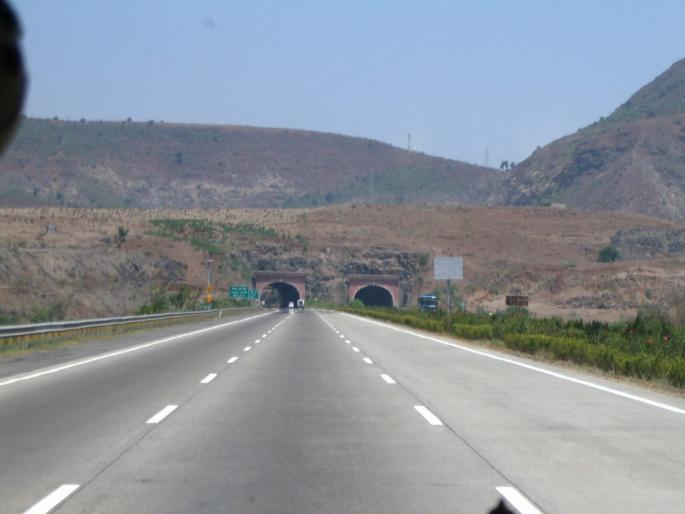 Two more tunnels on the expressway; Two and a half thousand crores for the eight padari | ‘एक्स्प्रेस-वे’वर आणखी दोन बोगदे; आठपदरीसाठी अडीच हजार कोटी Two more tunnels on the expressway; Two and a half thousand crores for the eight padari | ‘एक्स्प्रेस-वे’वर आणखी दोन बोगदे; आठपदरीसाठी अडीच हजार कोटी