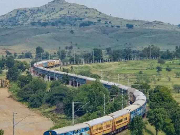 Train collision at Pisurti on Pune-Miraj Railway; One died on the spot | पुणे- मिरज लोहमार्गावर पिसूर्टी येथे रेल्वेची धडक; एकाचा जागीच मृत्यू Train collision at Pisurti on Pune-Miraj Railway; One died on the spot | पुणे- मिरज लोहमार्गावर पिसूर्टी येथे रेल्वेची धडक; एकाचा जागीच मृत्यू