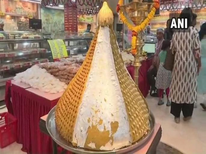 A 126 kg modak to be offered to Lord Ganesha at Dagadusheth Halwai Ganapati Temple in Pune for GaneshChaturthi celebrations | Ganesh Chaturthi 2018 : दगडूशेठ गणपतीला 126 किलो मोदकाचा प्रसाद A 126 kg modak to be offered to Lord Ganesha at Dagadusheth Halwai Ganapati Temple in Pune for GaneshChaturthi celebrations | Ganesh Chaturthi 2018 : दगडूशेठ गणपतीला 126 किलो मोदकाचा प्रसाद