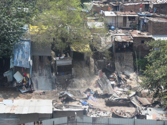 mutha canal: 'Rasta Roko' movement due to lack of help by pmc | mutha canal :मुठा कालवाग्रस्तांचे मदतीअभावी ‘रास्ता रोको’ आंदोलन mutha canal: 'Rasta Roko' movement due to lack of help by pmc | mutha canal :मुठा कालवाग्रस्तांचे मदतीअभावी ‘रास्ता रोको’ आंदोलन
