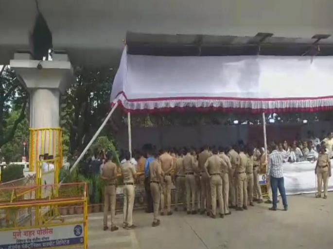 Ministers' visits; Insistence of local leaders, will leaders in Pune understand the feelings of Punekars or not? | मंत्र्यांचे दौरे; स्थानिक नेत्यांचा हट्ट, पुणेकरांच्या भावना पुण्यातीलच नेत्यांना कळणार की नाही? Ministers' visits; Insistence of local leaders, will leaders in Pune understand the feelings of Punekars or not? | मंत्र्यांचे दौरे; स्थानिक नेत्यांचा हट्ट, पुणेकरांच्या भावना पुण्यातीलच नेत्यांना कळणार की नाही?