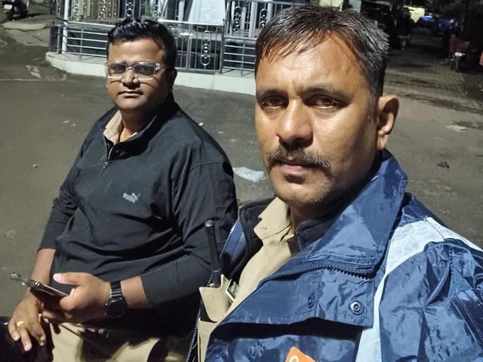 A policeman was killed and another seriously injured in a collision with a four wheeler in the middle of the night | पुण्यात मध्यरात्री कारच्या धडकेत पोलिस कर्मचाऱ्याचा मृत्यू; तर एक जण गंभीर जखमी!