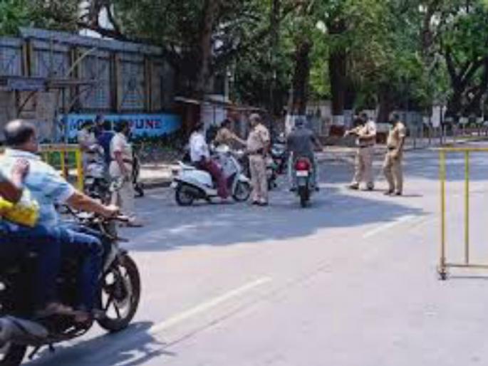Unmasked people in Pune once again on the police 'radar'; The investigation will be more stringent | विना मास्क फिरणारे पुन्हा एकदा पुणे पोलिसांच्या 'रडार' वर; तपासणी होणार अधिक कडक Unmasked people in Pune once again on the police 'radar'; The investigation will be more stringent | विना मास्क फिरणारे पुन्हा एकदा पुणे पोलिसांच्या 'रडार' वर; तपासणी होणार अधिक कडक