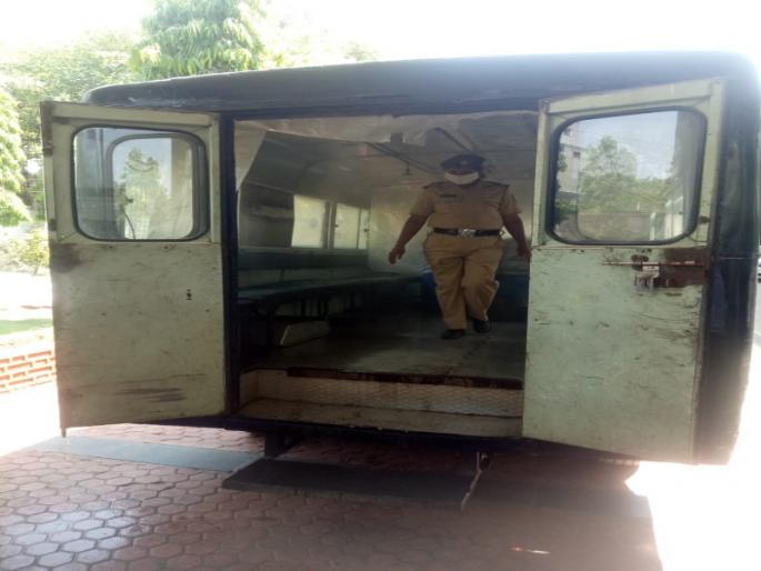 The first ever sanitization mobile vehicle experiment in the country at pune | देशात प्रथमच सॅनिटायझेशन मोबाईल वाहनाचा प्रयोग ; पुण्यात निर्जंतुक पोलीस व्हॅन The first ever sanitization mobile vehicle experiment in the country at pune | देशात प्रथमच सॅनिटायझेशन मोबाईल वाहनाचा प्रयोग ; पुण्यात निर्जंतुक पोलीस व्हॅन
