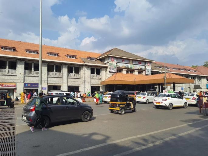 Unsafe A young man who got off at Pune station in the morning was stabbed in the stomach for not paying. | असुरक्षित! पहाटे पुणे स्टेशनला उतरलेल्या तरुणाने पैसे न दिल्याने पोटात चाकूने वार