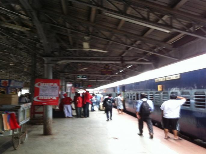 'What's up photo' campaign for the cleanliness of the Pune railway division | पुणे रेल्वे विभागाचे स्वच्छतेसाठी ‘व्हाट्स अप फोटो ’अभियान 'What's up photo' campaign for the cleanliness of the Pune railway division | पुणे रेल्वे विभागाचे स्वच्छतेसाठी ‘व्हाट्स अप फोटो ’अभियान