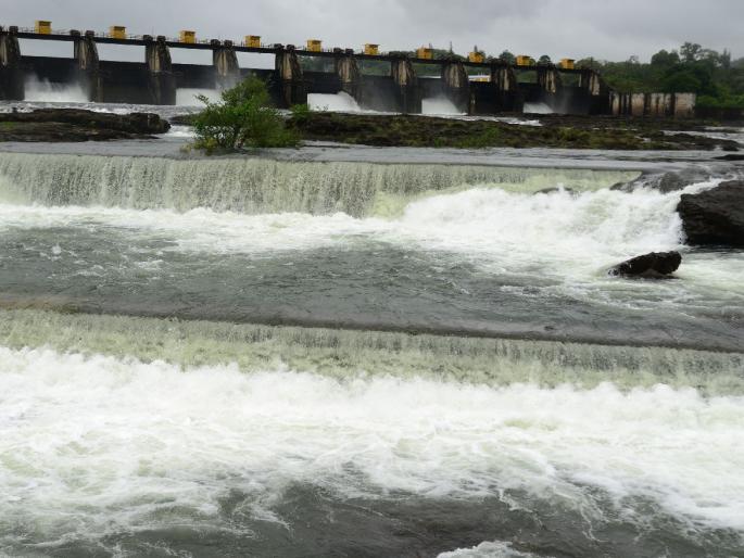 Increased rainfall in Pune city, water on many roads | पुणे शहरात पावसाचा जोर वाढला, अनेक रस्त्यांवर साचले पाणी Increased rainfall in Pune city, water on many roads | पुणे शहरात पावसाचा जोर वाढला, अनेक रस्त्यांवर साचले पाणी
