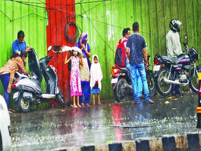 Windy, rainy stream | आला आला वारा, संगे पावसाच्या धारा Windy, rainy stream | आला आला वारा, संगे पावसाच्या धारा