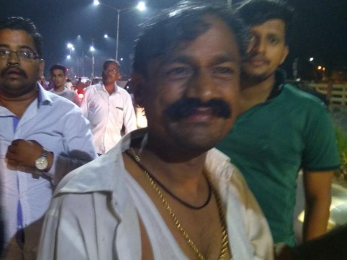 Alcohol drunk rickshaw driver jumped on the Rajaram bridge | दारूच्या नशेत रिक्षाचालकाने राजाराम पुलावरून मारली उडी Alcohol drunk rickshaw driver jumped on the Rajaram bridge | दारूच्या नशेत रिक्षाचालकाने राजाराम पुलावरून मारली उडी