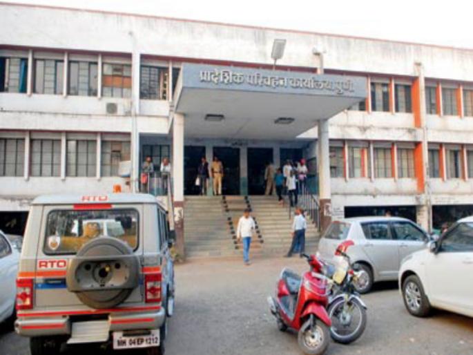 This is the first time this has happened in the state! The RTO office opened at 7:30 p.m. | राज्यात पहिल्यांदाच असे घडले! आरटीओ कार्यालय सकाळी साडे सात वाजता उघडले This is the first time this has happened in the state! The RTO office opened at 7:30 p.m. | राज्यात पहिल्यांदाच असे घडले! आरटीओ कार्यालय सकाळी साडे सात वाजता उघडले