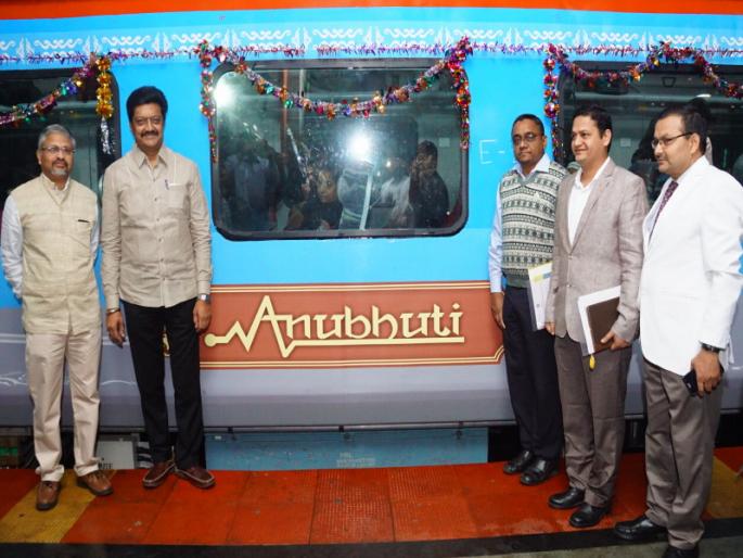 Pune-Secunderabad newest version! Anil Shirole presented the green flag | नव्या रुपड्यातील पुणे-सिकंदराबाद...!; अनिल शिरोळे यांनी दाखविला हिरवा कंदिल Pune-Secunderabad newest version! Anil Shirole presented the green flag | नव्या रुपड्यातील पुणे-सिकंदराबाद...!; अनिल शिरोळे यांनी दाखविला हिरवा कंदिल