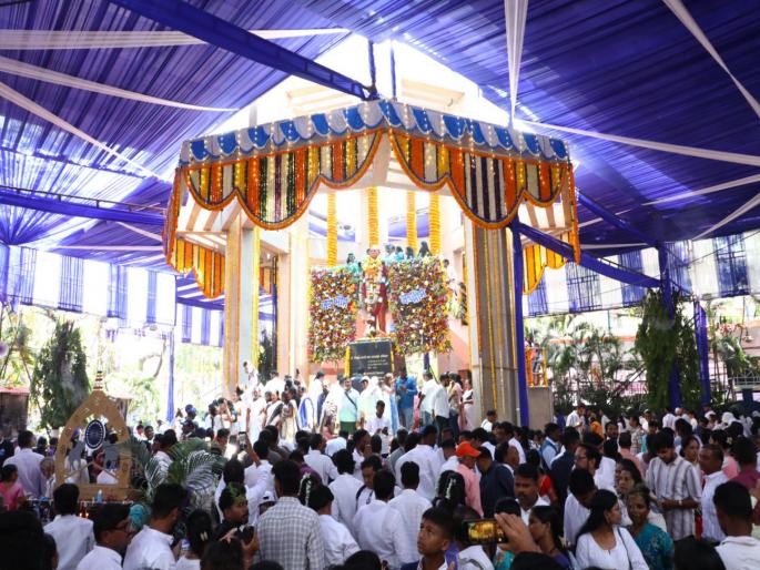 Dr Babasaheb Ambedkar Jayanti The entire area was filled with chants of "Jai Bhim"; Bhim Sagar rolled around the Pune station area! | Dr Babasaheb Ambedkar Jayanti: "जय भीम"च्या घोषणांनी संपूर्ण परिसर दुमदुमला; पुणे स्टेशन परिसरात भीमसागर लोटला! Dr Babasaheb Ambedkar Jayanti The entire area was filled with chants of "Jai Bhim"; Bhim Sagar rolled around the Pune station area! | Dr Babasaheb Ambedkar Jayanti: "जय भीम"च्या घोषणांनी संपूर्ण परिसर दुमदुमला; पुणे स्टेशन परिसरात भीमसागर लोटला!