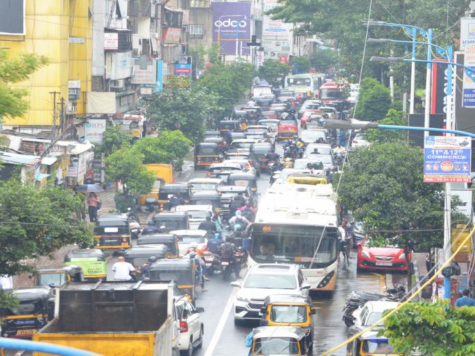 pune traffic news pune residents suffer due to traffic jams; queues in central areas continue to move forward | pune traffic : वाहतूक कोंडीमुळे पुणेकर त्रस्त;मध्यवस्तीतील रांगा पुढे सरकेनात pune traffic news pune residents suffer due to traffic jams; queues in central areas continue to move forward | pune traffic : वाहतूक कोंडीमुळे पुणेकर त्रस्त;मध्यवस्तीतील रांगा पुढे सरकेनात