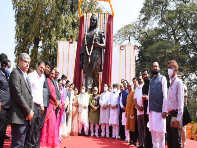 So the name of Savitribai Phule Pune University will be taken with respect all over the world Expectations from Uddhav Thackeray | ...तर सावित्रीबाई फुले पुणे विद्यापीठाचे नाव जगभरात आदराने घेतले जाईल; उद्धव ठाकरेंची अपेक्षा So the name of Savitribai Phule Pune University will be taken with respect all over the world Expectations from Uddhav Thackeray | ...तर सावित्रीबाई फुले पुणे विद्यापीठाचे नाव जगभरात आदराने घेतले जाईल; उद्धव ठाकरेंची अपेक्षा