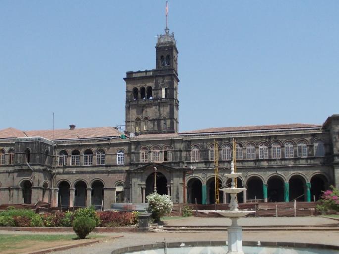 peon suspended of Savitribai Phule Pune University, illegally radaroda issue | सावित्रीबाई फुले पुणे विद्यापीठातील राडारोडाप्रकरणी अखेर शिपायावर गुन्हा दाखल व निलंबन peon suspended of Savitribai Phule Pune University, illegally radaroda issue | सावित्रीबाई फुले पुणे विद्यापीठातील राडारोडाप्रकरणी अखेर शिपायावर गुन्हा दाखल व निलंबन