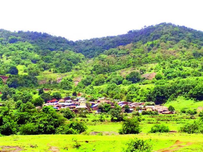 Bhomale, Padarwadi risk of turbulence | भोमाळे, पदरवाडीवर दरडीचा धोका कायम Bhomale, Padarwadi risk of turbulence | भोमाळे, पदरवाडीवर दरडीचा धोका कायम