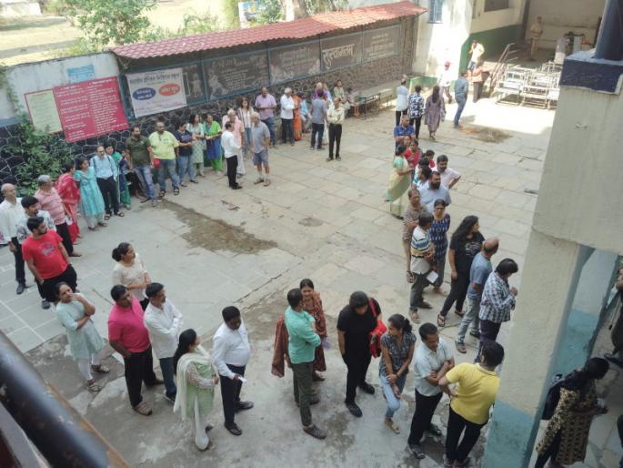 Excitement in the city discouragement in the countryside 6.61 percent voting in first phase in Pune | शहरात उत्साह ग्रामीण भागात निरुत्साह; पुण्यात पहिल्या टप्प्यात ६.६१ टक्के मतदान Excitement in the city discouragement in the countryside 6.61 percent voting in first phase in Pune | शहरात उत्साह ग्रामीण भागात निरुत्साह; पुण्यात पहिल्या टप्प्यात ६.६१ टक्के मतदान