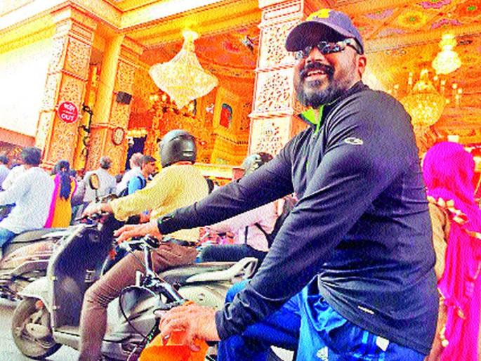 Visitors of the city's bicycles; IT youth activity | सायकलीवरून शहरातील गणरायांचे दर्शन; आयटीतील तरुणाचा उपक्रम Visitors of the city's bicycles; IT youth activity | सायकलीवरून शहरातील गणरायांचे दर्शन; आयटीतील तरुणाचा उपक्रम