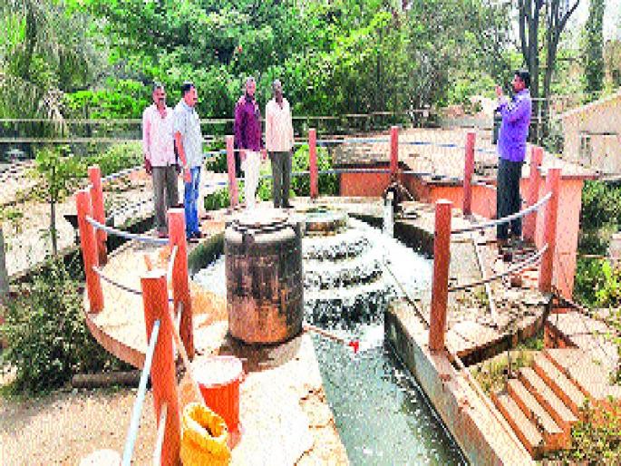 Indapurakar's stomach grows, stagnant water from the week | इंदापूरकरांची पोटदुखी वाढली, आठवडाभरापासून दुर्गंधीयुक्त पाणी Indapurakar's stomach grows, stagnant water from the week | इंदापूरकरांची पोटदुखी वाढली, आठवडाभरापासून दुर्गंधीयुक्त पाणी