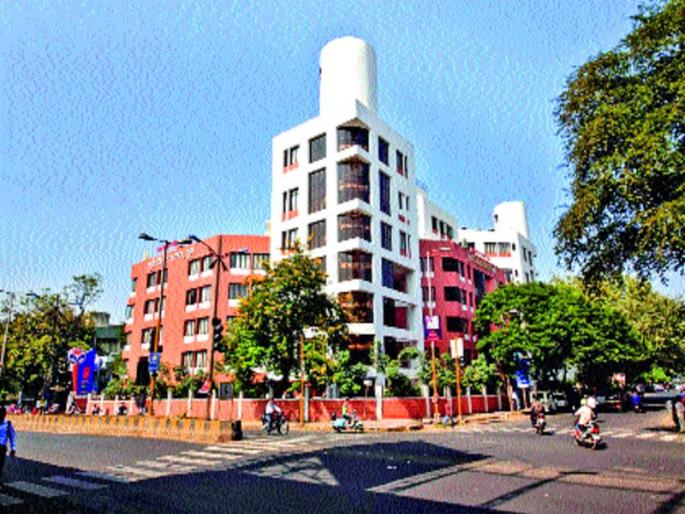 Officers delayed the work due to delayed officials; District council members arrested the officials | अधिकाऱ्यांच्या दिरंगाईमुळेच कामे प्रलंबित, जिल्हा परिषद सदस्यांनी अधिका-यांना धरले धारेवर Officers delayed the work due to delayed officials; District council members arrested the officials | अधिकाऱ्यांच्या दिरंगाईमुळेच कामे प्रलंबित, जिल्हा परिषद सदस्यांनी अधिका-यांना धरले धारेवर