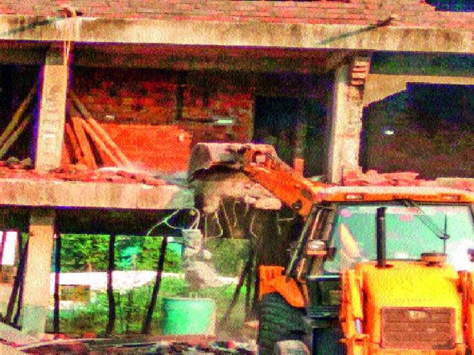 The administration is unaware of the 'unauthorized', allegations of partisanship | ‘अनधिकृत’विषयी प्रशासन अनभिज्ञ, पक्षपातीपणाचा आरोप  The administration is unaware of the 'unauthorized', allegations of partisanship | ‘अनधिकृत’विषयी प्रशासन अनभिज्ञ, पक्षपातीपणाचा आरोप