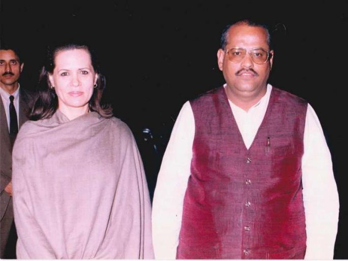 Mill worker, journalist to Lok Sabha candidate, who is to know who is Mohan Joshi of Congress | गिरणी कामगार, पत्रकार ते लोकसभा उमेदवार, जाणून घ्या कोण आहेत पुण्यातील मोहन जोशी Mill worker, journalist to Lok Sabha candidate, who is to know who is Mohan Joshi of Congress | गिरणी कामगार, पत्रकार ते लोकसभा उमेदवार, जाणून घ्या कोण आहेत पुण्यातील मोहन जोशी