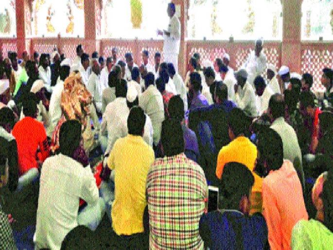 Action, Mukta Bai Devi and Village of Kaloba Devasthan, if not paid for accounting of money | पैशाचा हिशेब न दिल्यास कारवाई, मुक्ताबाई देवी व काळोबा देवस्थानाची गाव बैठक Action, Mukta Bai Devi and Village of Kaloba Devasthan, if not paid for accounting of money | पैशाचा हिशेब न दिल्यास कारवाई, मुक्ताबाई देवी व काळोबा देवस्थानाची गाव बैठक