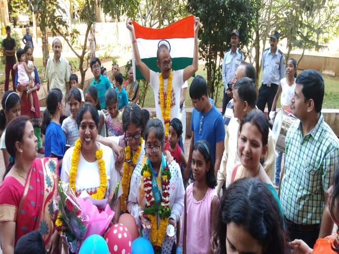 Pune 'Dolphin Girl' Camila won 2 medalsin the Special Olympics | पुण्याची ‘डॉल्फिन गर्ल’ कॅमिला; स्पेशल ऑलिम्पिकमध्ये जिंकली 2 पदकं