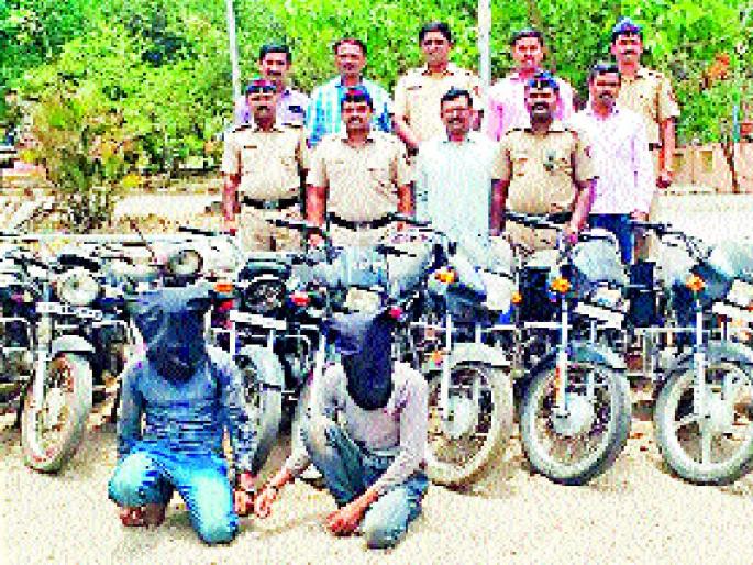 Two-wheeler gangs steal | दुचाकी, दानपेट्या चोरणारी टोळी गजाआड Two-wheeler gangs steal | दुचाकी, दानपेट्या चोरणारी टोळी गजाआड