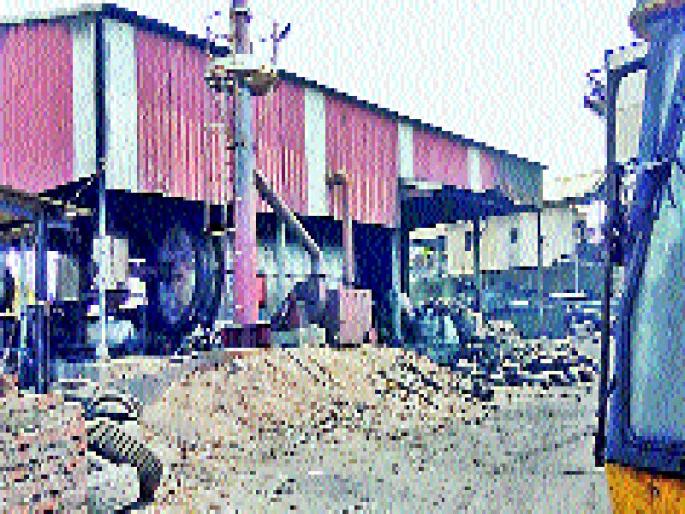 Chakri Fertility Against Company Of Contract Workers | कंत्राटी कामगारांचे कंपनी विरोधात चक्री उपोषण Chakri Fertility Against Company Of Contract Workers | कंत्राटी कामगारांचे कंपनी विरोधात चक्री उपोषण