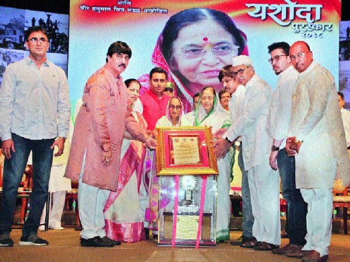 By the end of the battle of Virapati, former President Pratibhatai Patil | वीरपत्नींचा संघर्ष अखेरपर्यंत, माजी राष्ट्रपती प्रतिभाताई पाटील  By the end of the battle of Virapati, former President Pratibhatai Patil | वीरपत्नींचा संघर्ष अखेरपर्यंत, माजी राष्ट्रपती प्रतिभाताई पाटील