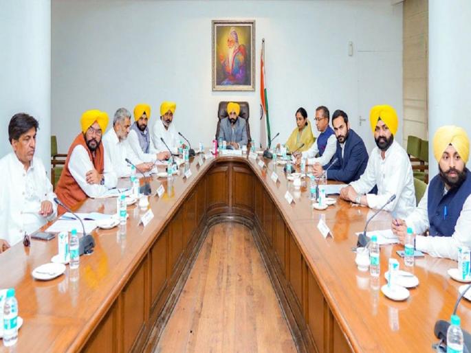 punjab cm bhagwant mann first cabinet meeting government can be taken big decision for govt jobs | Bhagwant Mann : पहिल्याच मंत्रिमंडळ बैठकीत भगवंत मान यांची मोठी घोषणा, महिन्याभरात 25 हजार सरकारी पदांची भरती होणार! punjab cm bhagwant mann first cabinet meeting government can be taken big decision for govt jobs | Bhagwant Mann : पहिल्याच मंत्रिमंडळ बैठकीत भगवंत मान यांची मोठी घोषणा, महिन्याभरात 25 हजार सरकारी पदांची भरती होणार!