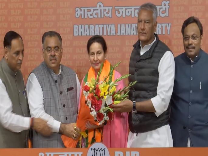 Lok Sabha Election 2024: shock to Congress in Punjab; Captain Amarinder Singh's MP wife Preneet Kaur joins BJP | पंजाबमध्ये काँग्रेसला धक्का; कॅप्टन अमरिंदर सिंग यांच्या खासदार पत्नीचा भाजपमध्ये प्रवेश Lok Sabha Election 2024: shock to Congress in Punjab; Captain Amarinder Singh's MP wife Preneet Kaur joins BJP | पंजाबमध्ये काँग्रेसला धक्का; कॅप्टन अमरिंदर सिंग यांच्या खासदार पत्नीचा भाजपमध्ये प्रवेश