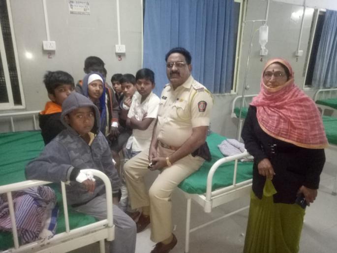 food poisoning in a residential school of government at Purna | शासकीय मुलांच्या निवासी शाळेत ३५ विद्यार्थ्यांना अन्नातून विषबाधा food poisoning in a residential school of government at Purna | शासकीय मुलांच्या निवासी शाळेत ३५ विद्यार्थ्यांना अन्नातून विषबाधा