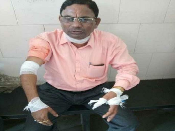 agri officer beaten by unknown at purna | वाहनाची धडक देत अडवून भररस्त्यात कृषी अधिकाऱ्याला मारहाण agri officer beaten by unknown at purna | वाहनाची धडक देत अडवून भररस्त्यात कृषी अधिकाऱ्याला मारहाण