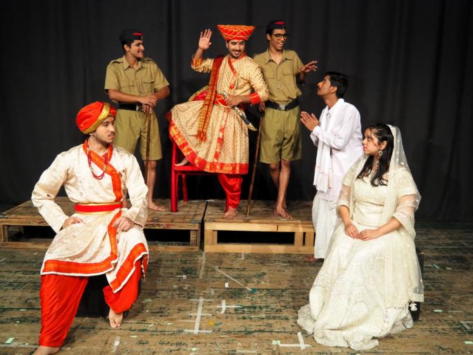 Purushottam's final round begins with chants of 'Oh my god, who cares' | Purushottam Karandak: 'अरे आव्वाज कुणाचा'च्या जयघोषात पुरुषोत्तमच्या अंतिम फेरीला सुरुवात Purushottam's final round begins with chants of 'Oh my god, who cares' | Purushottam Karandak: 'अरे आव्वाज कुणाचा'च्या जयघोषात पुरुषोत्तमच्या अंतिम फेरीला सुरुवात