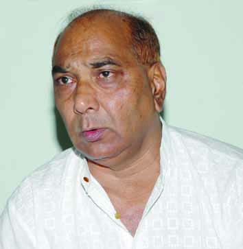 The emerging agrarian economy causes the feeling of Maratha community to become intense - Purushottam Khedekar | आंदोलनातून वित्त व जीवितहानी नको - पुरुषोत्तम खेडेकर यांचे आवाहन The emerging agrarian economy causes the feeling of Maratha community to become intense - Purushottam Khedekar | आंदोलनातून वित्त व जीवितहानी नको - पुरुषोत्तम खेडेकर यांचे आवाहन