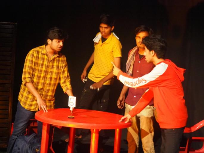 The preliminary round of the Purushottam Karandak started in Pune with enthusiasm | 'आमचं पहिलं पुरुषोत्तम...' पहिलीच एकांकिका पाडण्याचा प्रयत्न अन् सिनिअर्सनी दिला हुरूप The preliminary round of the Purushottam Karandak started in Pune with enthusiasm | 'आमचं पहिलं पुरुषोत्तम...' पहिलीच एकांकिका पाडण्याचा प्रयत्न अन् सिनिअर्सनी दिला हुरूप