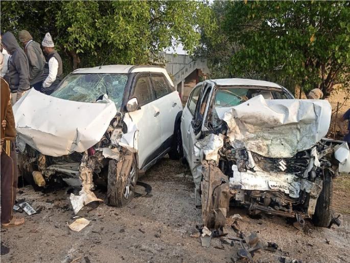 Two cars collided head-on, killing three people, including a couple in Dongarsoni | दोन कारची समोरासमोर धडक, डोंगरसोनी येथील पती-पत्नीसह तिघेजण ठार Two cars collided head-on, killing three people, including a couple in Dongarsoni | दोन कारची समोरासमोर धडक, डोंगरसोनी येथील पती-पत्नीसह तिघेजण ठार