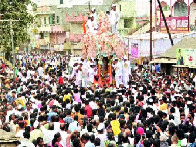 Donations worth lakhs on the chariot of Sevagiri Maharaj of Pusegaon Satara, This year there has been an increase over last year | Satara: पुसेगावच्या सेवागिरी महाराजांच्या रथावर लाखोंची देणगी, यंदा गतवर्षीपेक्षा किती झाली वाढ.. वाचा Donations worth lakhs on the chariot of Sevagiri Maharaj of Pusegaon Satara, This year there has been an increase over last year | Satara: पुसेगावच्या सेवागिरी महाराजांच्या रथावर लाखोंची देणगी, यंदा गतवर्षीपेक्षा किती झाली वाढ.. वाचा