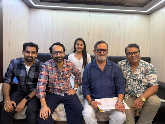 pushpa 2 actor fahad faasil best wishes for Shankar Jaikishan marathi natak mahesh manjrekar bharat jadhav | "मी नक्की येणार..."; 'पुष्पा' फेम अभिनेता फहाद फासिलने 'शंकर जयकिशन' नाटकाला दिल्या शुभेच्छा, कलाकारांना आनंद pushpa 2 actor fahad faasil best wishes for Shankar Jaikishan marathi natak mahesh manjrekar bharat jadhav | "मी नक्की येणार..."; 'पुष्पा' फेम अभिनेता फहाद फासिलने 'शंकर जयकिशन' नाटकाला दिल्या शुभेच्छा, कलाकारांना आनंद