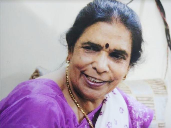 Pushpa Pagdhare was conferred with 'Ganasamragni' award; | पुष्पा पागधरे यांना ‘गानसम्राज्ञी’ पुरस्कार, आगळ्या आवाजाचा झाला सन्मान Pushpa Pagdhare was conferred with 'Ganasamragni' award; | पुष्पा पागधरे यांना ‘गानसम्राज्ञी’ पुरस्कार, आगळ्या आवाजाचा झाला सन्मान