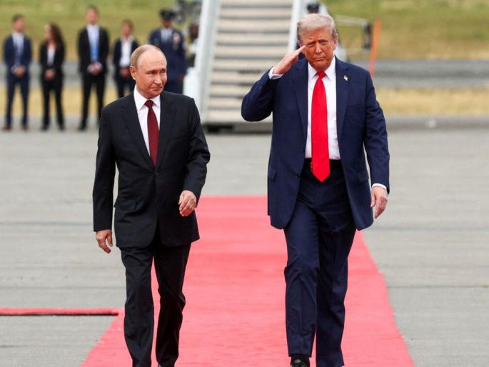 Donald Trump meets Vladimir Putin in Alaska? Claims are being made | अलास्कामध्ये डोनाल्ड ट्रम्प यांना भेटला व्लादिमीर पुतीन यांचा डुप्लिकेट? त्या गोष्टीमुळे केला जातोय असा दावा Donald Trump meets Vladimir Putin in Alaska? Claims are being made | अलास्कामध्ये डोनाल्ड ट्रम्प यांना भेटला व्लादिमीर पुतीन यांचा डुप्लिकेट? त्या गोष्टीमुळे केला जातोय असा दावा