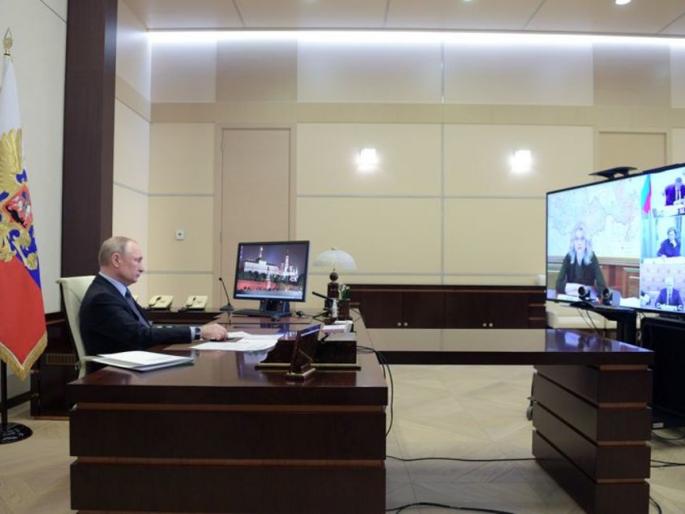 Russian President Vladimir Putin has said the military could be deployed to help tackle the coronavirus outbreak. | गरज पडल्यास पुतीन सैन्याची मदत घेणार! Russian President Vladimir Putin has said the military could be deployed to help tackle the coronavirus outbreak. | गरज पडल्यास पुतीन सैन्याची मदत घेणार!