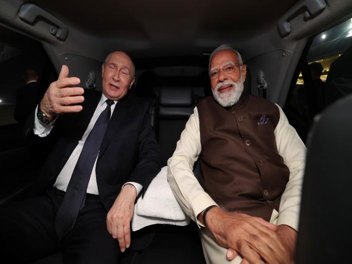 Putin In India: 'Delighted to welcome my friend', PM Modi and Putin travel in the same car again | 'माझ्या मित्राचे स्वागत करुन आनंद झाला', पीएम मोदी अन् पुतिन यांचा पुन्हा एकाच कारने प्रवास Putin In India: 'Delighted to welcome my friend', PM Modi and Putin travel in the same car again | 'माझ्या मित्राचे स्वागत करुन आनंद झाला', पीएम मोदी अन् पुतिन यांचा पुन्हा एकाच कारने प्रवास