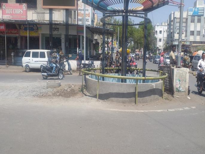 A crime against ten people who are unlicensed statues; Events in the city | विनापरवाना पुतळा बसविणा-या दहा जणांविरोधात गुन्हा; नगरमधील घटना A crime against ten people who are unlicensed statues; Events in the city | विनापरवाना पुतळा बसविणा-या दहा जणांविरोधात गुन्हा; नगरमधील घटना