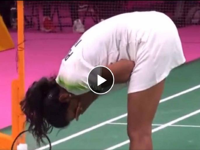PV Sindhu breaks down in tears after winning gold medal in Commonwealth Games, video goes viral | CWG 2022:तब्बल ८ वर्षांनंतर जिंकले सुवर्ण! इतिहास रचताच पी.व्ही सिंधूला अश्रू अनावर  PV Sindhu breaks down in tears after winning gold medal in Commonwealth Games, video goes viral | CWG 2022:तब्बल ८ वर्षांनंतर जिंकले सुवर्ण! इतिहास रचताच पी.व्ही सिंधूला अश्रू अनावर