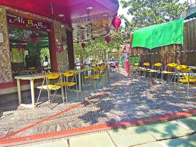 Overcrowding of professionals on marginal space, CIDCO and Municipal corporation ignored | मार्जिनल स्पेसवर व्यावसायिकांचे अतिक्रमण, सिडको, महापालिकेचे दुर्लक्ष Overcrowding of professionals on marginal space, CIDCO and Municipal corporation ignored | मार्जिनल स्पेसवर व्यावसायिकांचे अतिक्रमण, सिडको, महापालिकेचे दुर्लक्ष